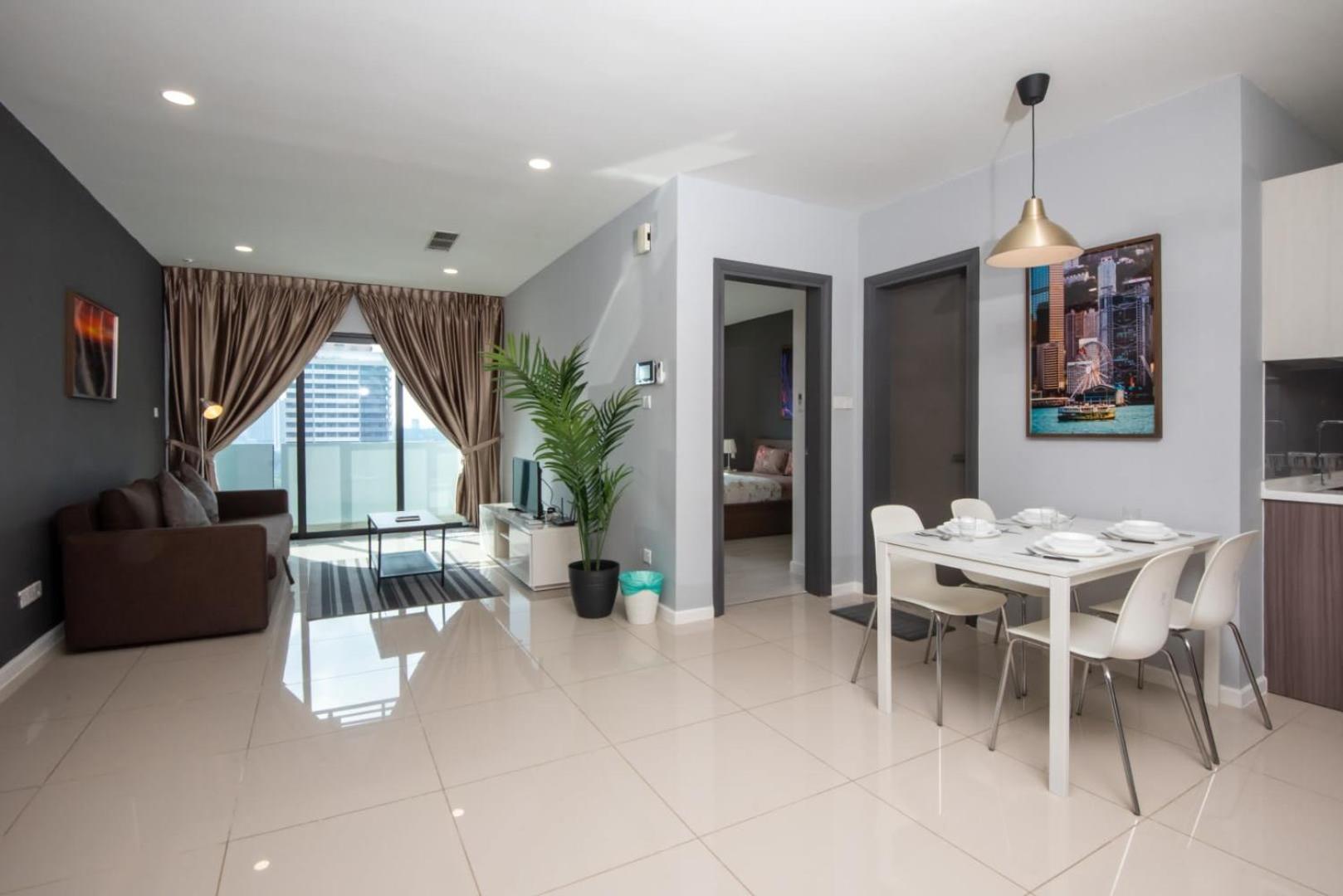 High Floor Suasana 5 In Jb With Wifi Apartemen